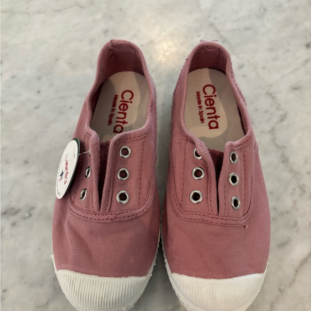 New with tags little girls Cienta sneakers.
